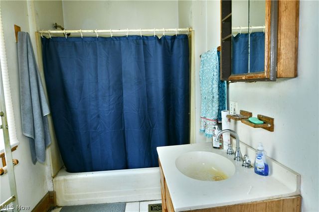 5013 King Graves Road, Vienna, OH 44473