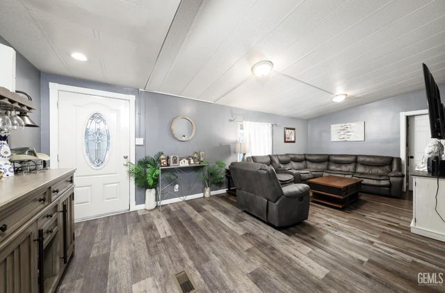 6601 Eucalyptus Drive 175, Bakersfield, CA 93306