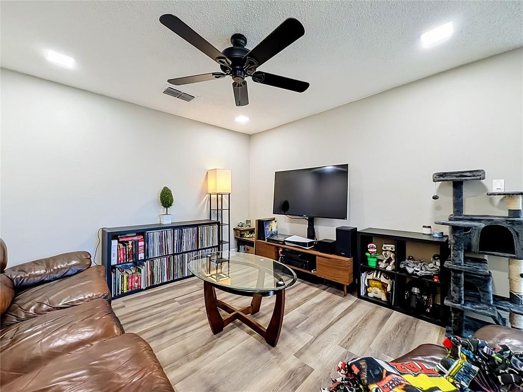 Image 11 of property listing at 2778 CURRY FORD ROAD 11-C, Orlando, FL 32806