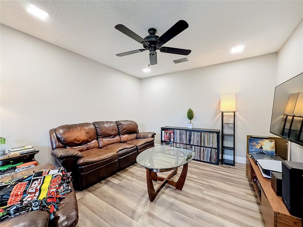 Image 12 of property listing at 2778 CURRY FORD ROAD 11-C, Orlando, FL 32806
