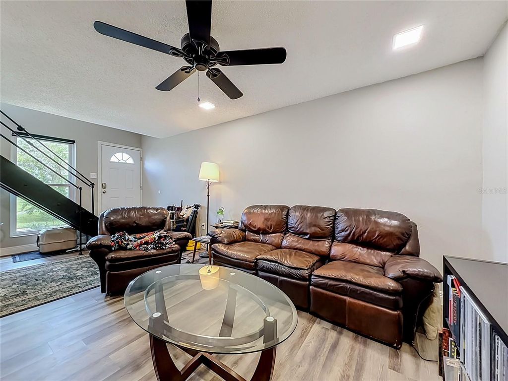 Image 13 of property listing at 2778 CURRY FORD ROAD 11-C, Orlando, FL 32806