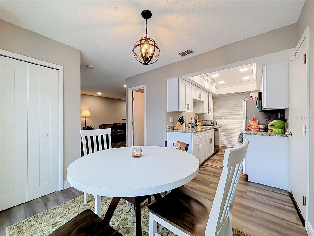 Image 17 of property listing at 2778 CURRY FORD ROAD 11-C, Orlando, FL 32806