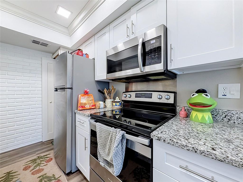 Image 21 of property listing at 2778 CURRY FORD ROAD 11-C, Orlando, FL 32806