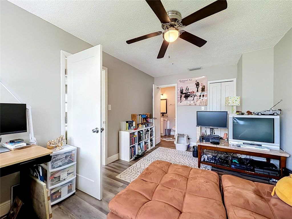 Image 25 of property listing at 2778 CURRY FORD ROAD 11-C, Orlando, FL 32806