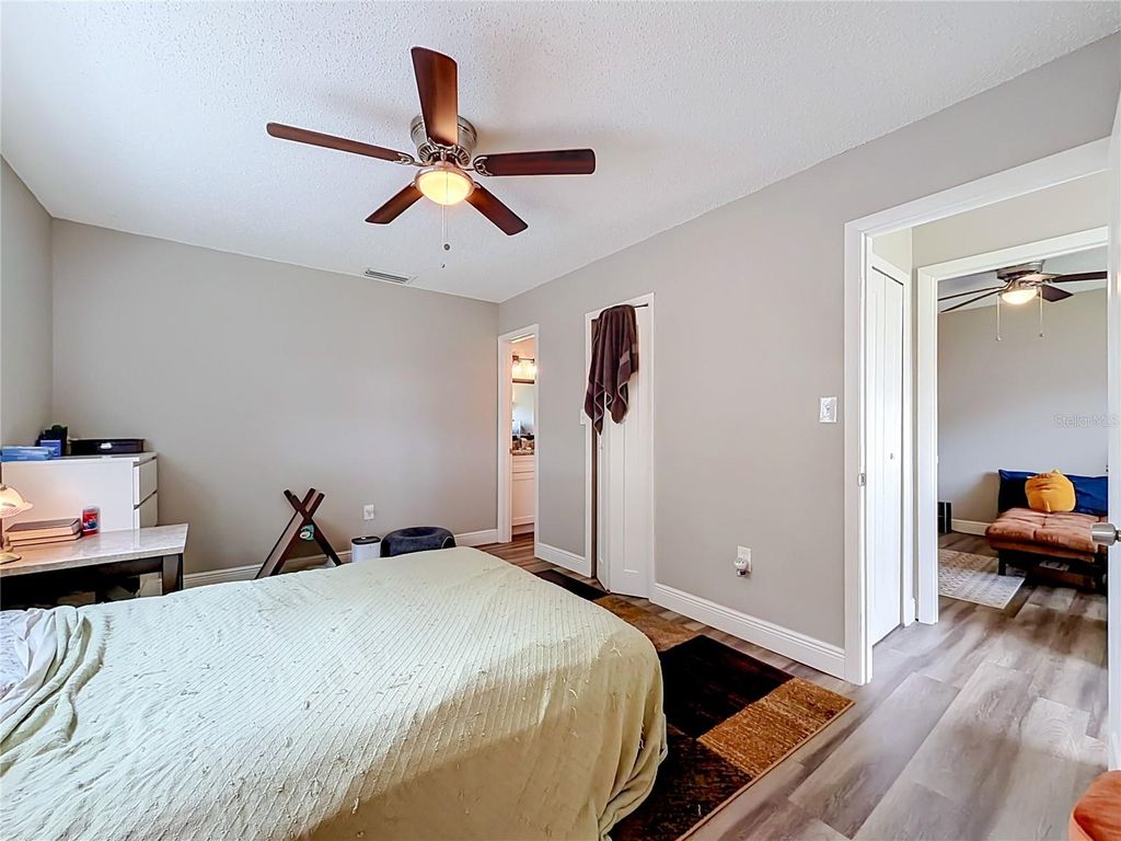 Image 26 of property listing at 2778 CURRY FORD ROAD 11-C, Orlando, FL 32806