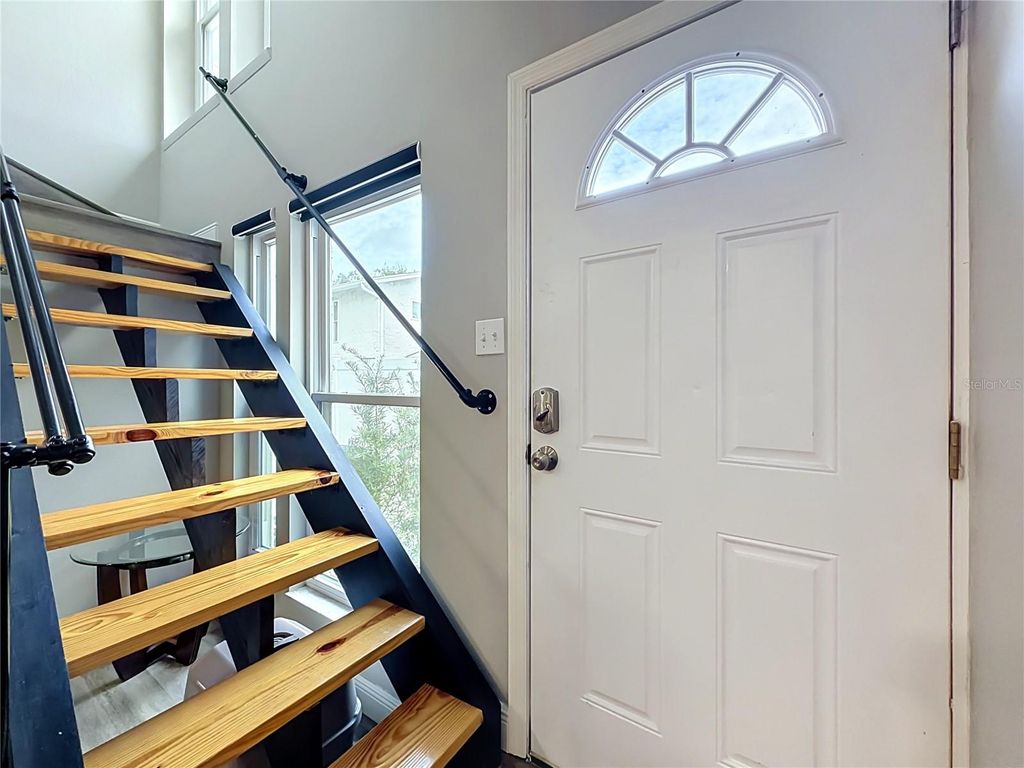 Image 10 of property listing at 2778 CURRY FORD ROAD 11-C, Orlando, FL 32806