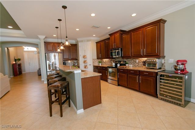 2604 Stonyhill CT, Cape Coral, FL 33991