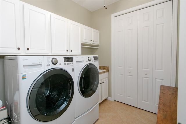 2604 Stonyhill CT, Cape Coral, FL 33991