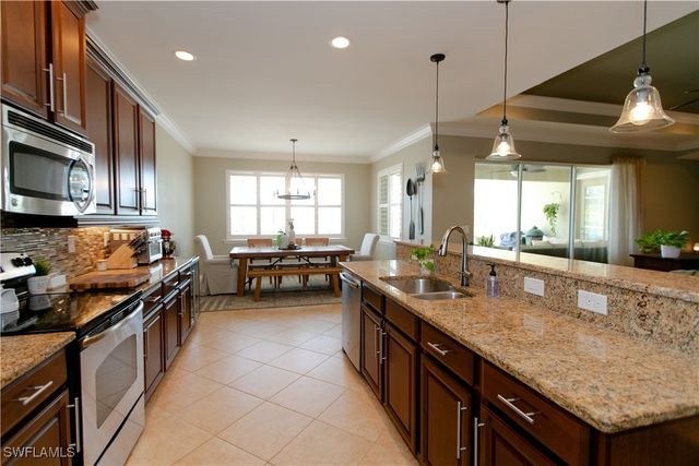 2604 Stonyhill CT, Cape Coral, FL 33991