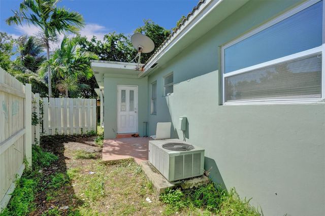 260 NE 41st Street, Oakland Park, FL 33334