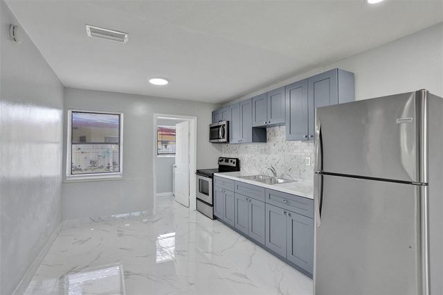 260 NE 41st Street, Oakland Park, FL 33334