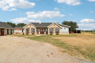 1891 TX-97, Floresville, TX 78114