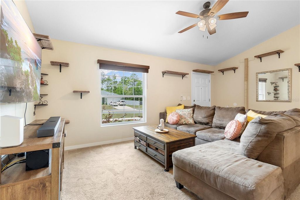 Image 4 of property listing at 391 MARION OAKS PASS, Ocala, FL 34473