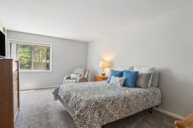 250 W Parliament Place 216, Mount Prospect, IL 60056