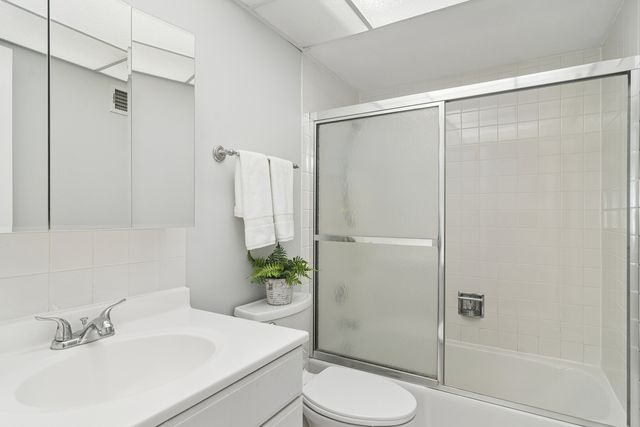 250 W Parliament Place 216, Mount Prospect, IL 60056