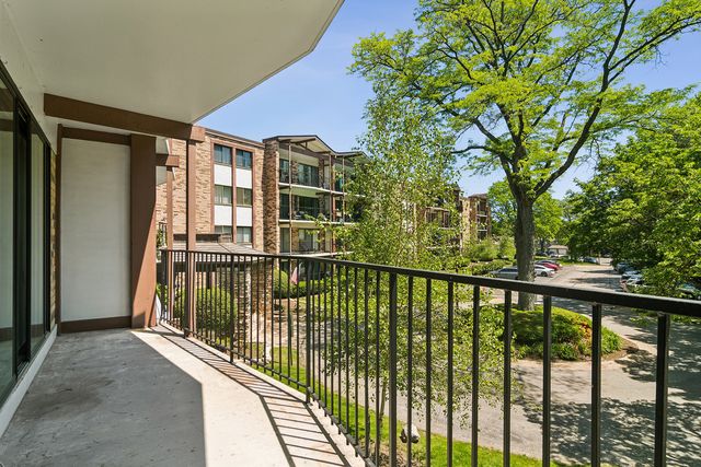 250 W Parliament Place 216, Mount Prospect, IL 60056