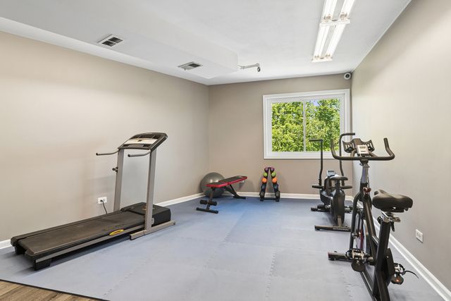250 W Parliament Place 216, Mount Prospect, IL 60056