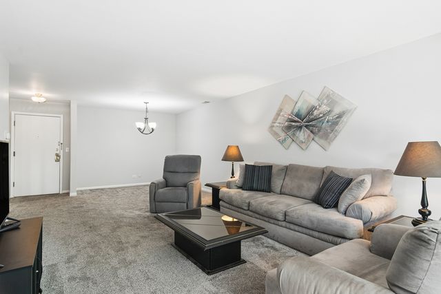 250 W Parliament Place 216, Mount Prospect, IL 60056