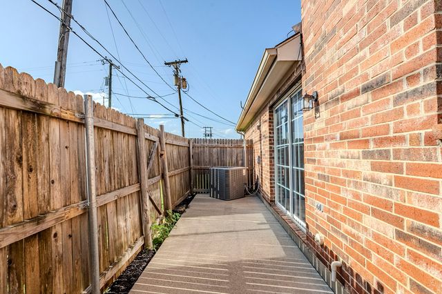 611 Oriole Boulevard 404, Duncanville, TX 75116