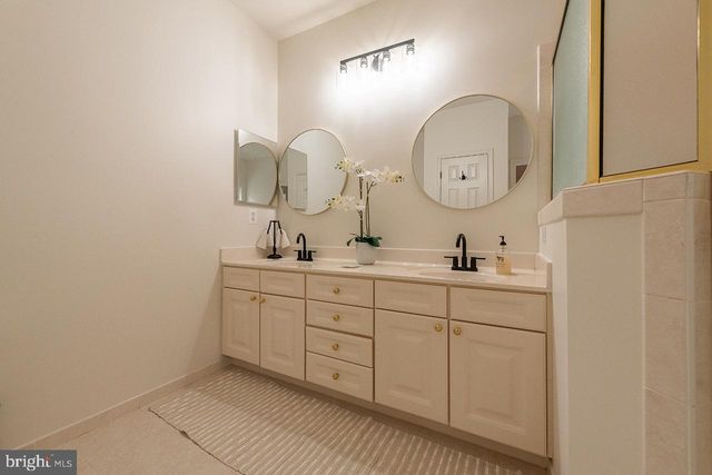 158 N VIEW CIR, Warrenton, VA 20186