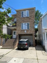 425 Fulton St, Elizabeth City, NJ 07206