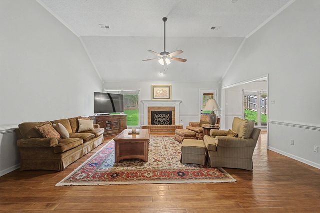 8656 WOOD MILLS DR W, Memphis, TN 38016