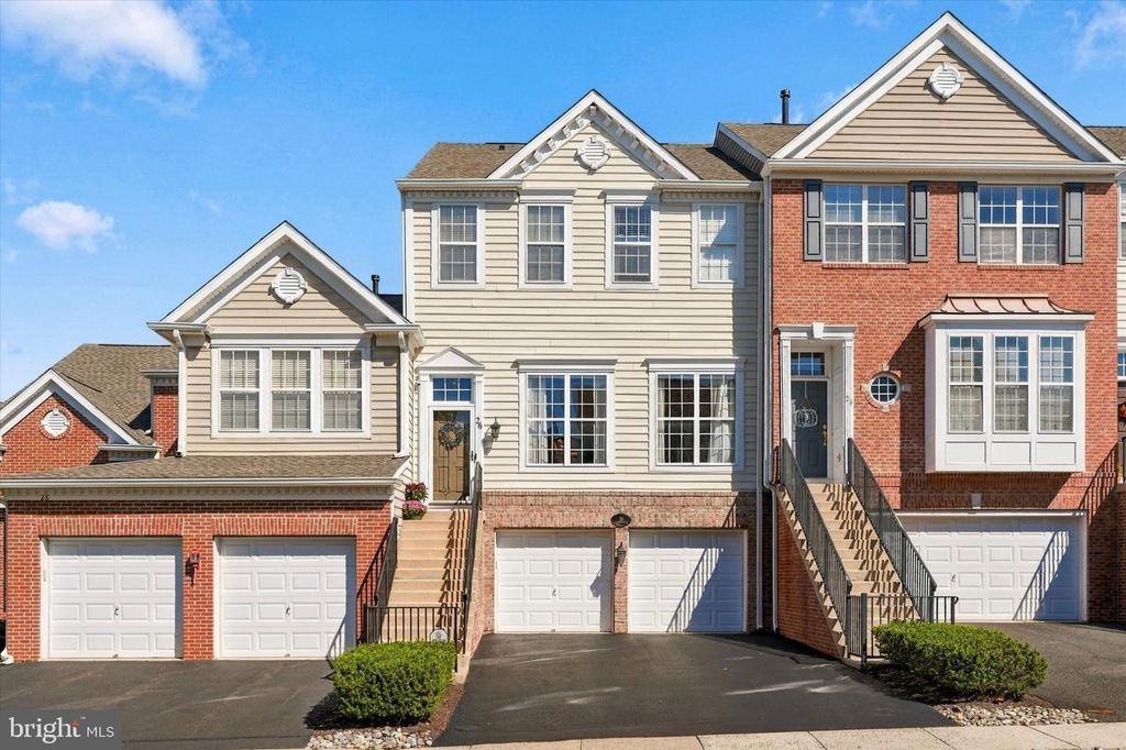 26 CORNERSTONE CT #3702, DOYLESTOWN, PA 18901 — exterior