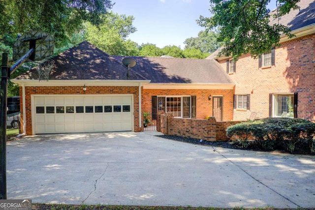 854 Newcastle Drive SW, Lilburn, GA 30047