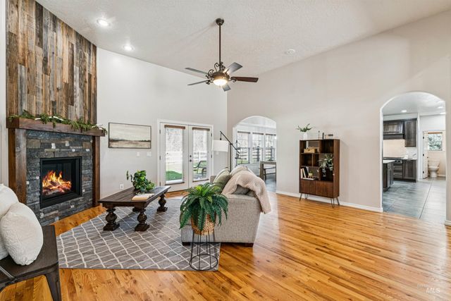 977 N Woodvalley, Eagle, ID 83616