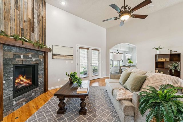 977 N Woodvalley, Eagle, ID 83616