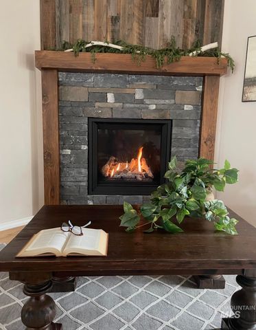 977 N Woodvalley, Eagle, ID 83616