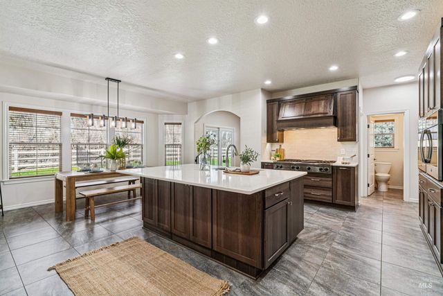 977 N Woodvalley, Eagle, ID 83616