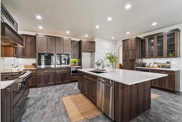 977 N Woodvalley, Eagle, ID 83616