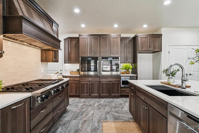 977 N Woodvalley, Eagle, ID 83616