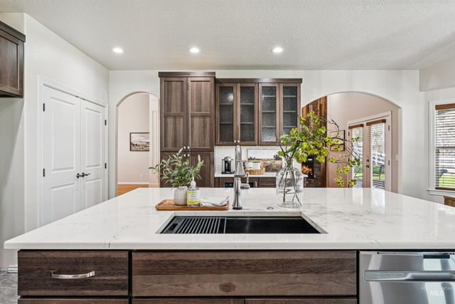 977 N Woodvalley, Eagle, ID 83616