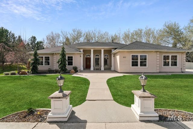 977 N Woodvalley, Eagle, ID 83616