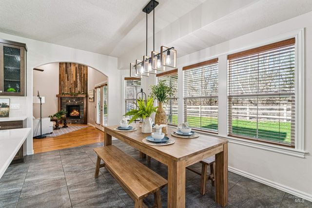 977 N Woodvalley, Eagle, ID 83616