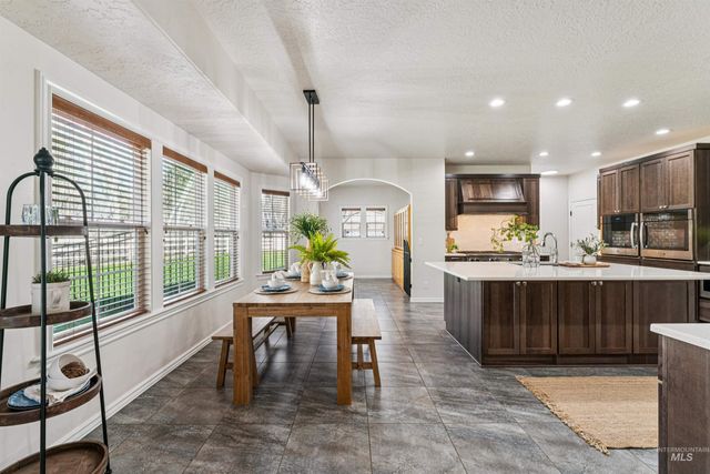 977 N Woodvalley, Eagle, ID 83616