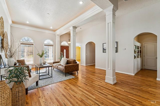 977 N Woodvalley, Eagle, ID 83616