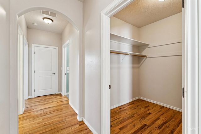 977 N Woodvalley, Eagle, ID 83616