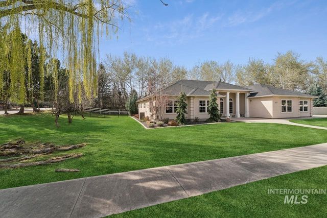 977 N Woodvalley, Eagle, ID 83616