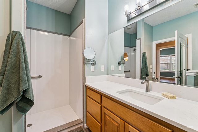 977 N Woodvalley, Eagle, ID 83616