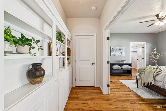 977 N Woodvalley, Eagle, ID 83616