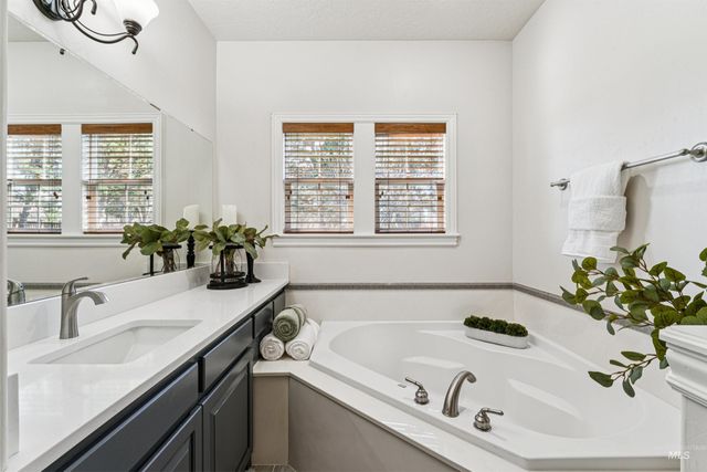 977 N Woodvalley, Eagle, ID 83616