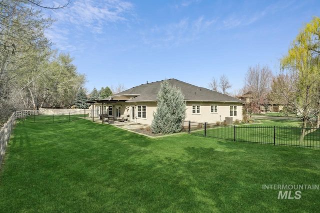 977 N Woodvalley, Eagle, ID 83616