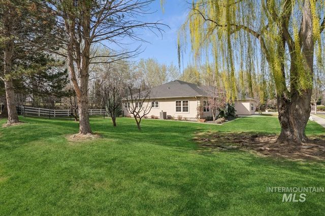 977 N Woodvalley, Eagle, ID 83616