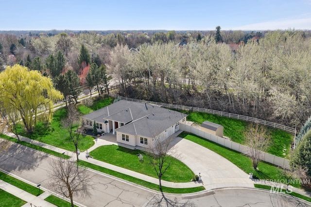 977 N Woodvalley, Eagle, ID 83616