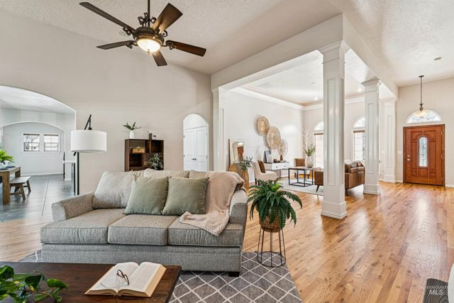 977 N Woodvalley, Eagle, ID 83616