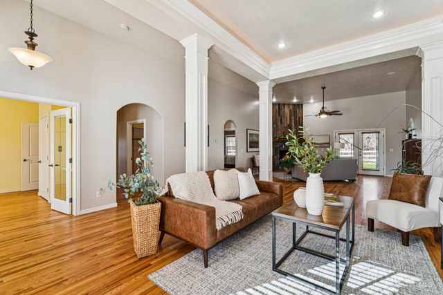 977 N Woodvalley, Eagle, ID 83616