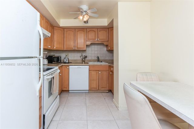 2780 NE 183rd St 1606, Aventura, FL 33160